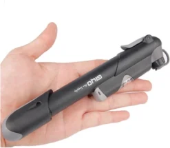 Giyo Fietspomp Mini - Fietspomp Met Drukmeter - Pomp Fiets Mini - 8.3 Bar - Inclusief Naaldventiel En Fietsbandreparatieset -Velo Pour Tous 1200x1044 2