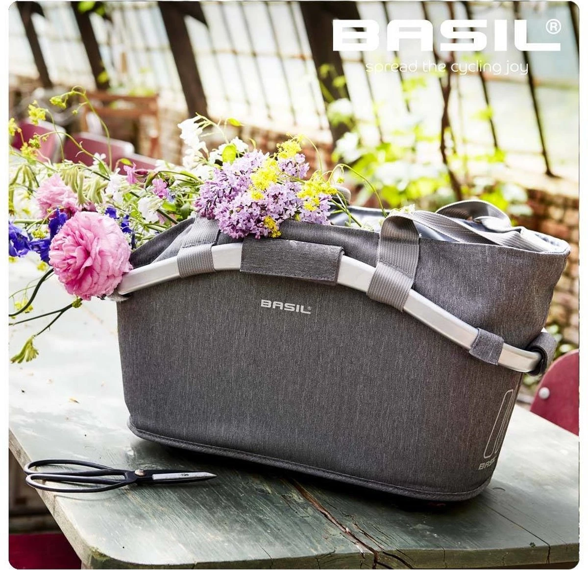 Basil Classic Carry All Fietsmand MIK - Achter - Polyester - Zwart - 22 Liter 3 Basil Classic Carry All Fietsmand MIK - Achter - Polyester - Zwart - 22 Liter – Image 3