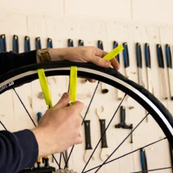 BBB Cycling EasyLift Bandenlichter - Fietsgereedsschap - Fietsband Oplegger - Neon Geel - 3 Stuks - BTL-81 10 BBB Cycling EasyLift Bandenlichter - Fietsgereedsschap - Fietsband Oplegger - Neon Geel - 3 Stuks - BTL-81 -Velo Pour Tous 1200x1200 1179