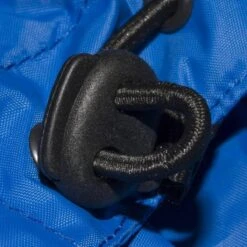 LOWLAND OUTDOOR® Rugzakponcho - 100% Waterdicht (10.000mm) - Ademend (8.000g/M²) - Large - PFAS Vrij! -Velo Pour Tous 1200x1200 1285