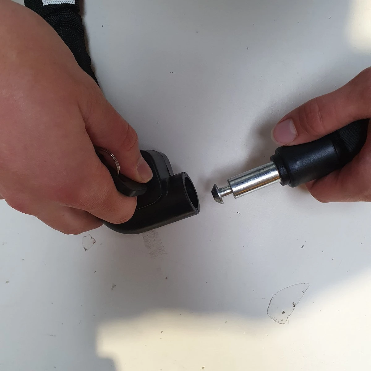 Maxx-Locks Bulls Kettingslot - Solid Pantserslot Uit Gehard Staal - Gebruik Slot Lock Motor Scooter Fiets Motorslot Scooterslot - Alternatief Voor Ketting Ringslot Cijferslot Kabelslot Beugelslot - Lengte 100CM Dikte 8MM - Zwart 6 Maxx-Locks Bulls Kettingslot - Solid Pantserslot Uit Gehard Staal - Gebruik Slot Lock Motor Scooter Fiets Motorslot Scooterslot - Alternatief Voor Ketting Ringslot Cijferslot Kabelslot Beugelslot - Lengte 100CM Dikte 8MM - Zwart – Image 6