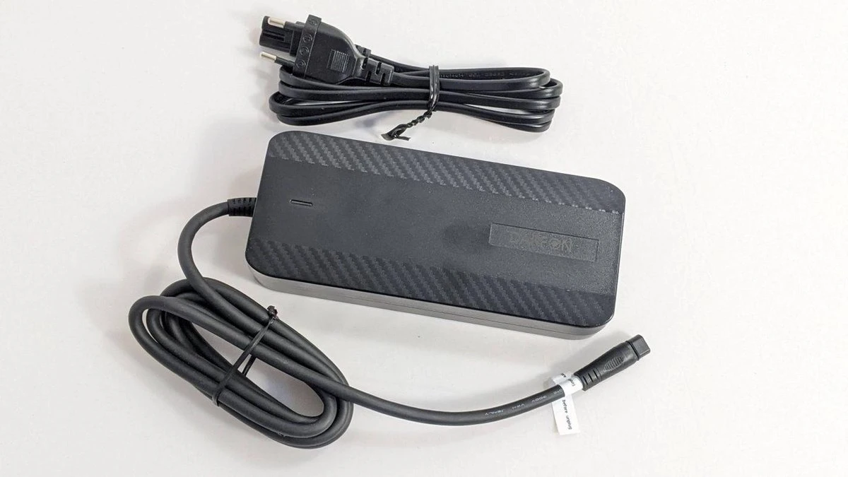 Elektrische Fietsoplader DT Darfon STEPS E5000/E6100 36V 2A (Cortina) 2 Elektrische Fietsoplader DT Darfon STEPS E5000/E6100 36V 2A (Cortina) – Image 2