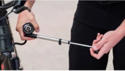 BBB Cycling Airshock Minipomp - Fietspomp Met Drukmeter - Pomp Mini Met Manometer - 28 Bar - Zwart/Zilver - BMP-29 -Velo Pour Tous 1200x684 4