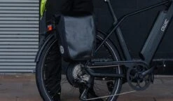 AGU Clean Enkele Fietstas Shelter Medium - Blauw - 17 L - Waterdicht - KLICKfix Module Rail -Velo Pour Tous 1200x700 5