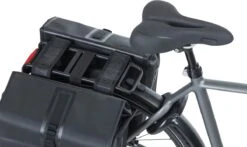 Basil Urban Dry Dubbele Fietstas - Zwart - 50 Liter -Velo Pour Tous 1200x713 2