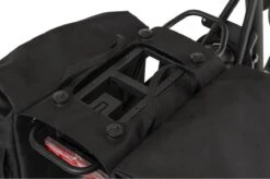 AGU Essentials DWR Dubbele Fietstas Urban Klickfix Zwart - 36 L 13 AGU Essentials DWR Dubbele Fietstas Urban Klickfix Zwart - 36 L -Velo Pour Tous 1200x795 19