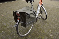 Merkloos Dubbele Fietstas Waterdicht Met Reflecterende Strepen Voor Extra Veiligheid- Fietstas Groen 36x30x12cm -Velo Pour Tous 1200x799 49