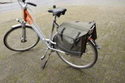 Merkloos Dubbele Fietstas Waterdicht Met Reflecterende Strepen Voor Extra Veiligheid- Fietstas Groen 36x30x12cm -Velo Pour Tous 1200x799 50