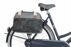Basil Bohème Fietsschoudertas - Enkele Fietstas - Zwart - 18 Liter -Velo Pour Tous 1200x800 163
