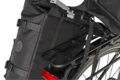 AGU Trend H2O Roll-Top Dubbele Fietstas Urban Zwart - 28 L 17 AGU Trend H2O Roll-Top Dubbele Fietstas Urban Zwart - 28 L -Velo Pour Tous 1200x800 211