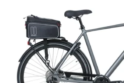 Basil Sport Design Bagagedragertas MIK - Enkele Fietstas - Zwart - 15 Liter 23 Basil Sport Design Bagagedragertas MIK - Enkele Fietstas - Zwart - 15 Liter -Velo Pour Tous 1200x800 227