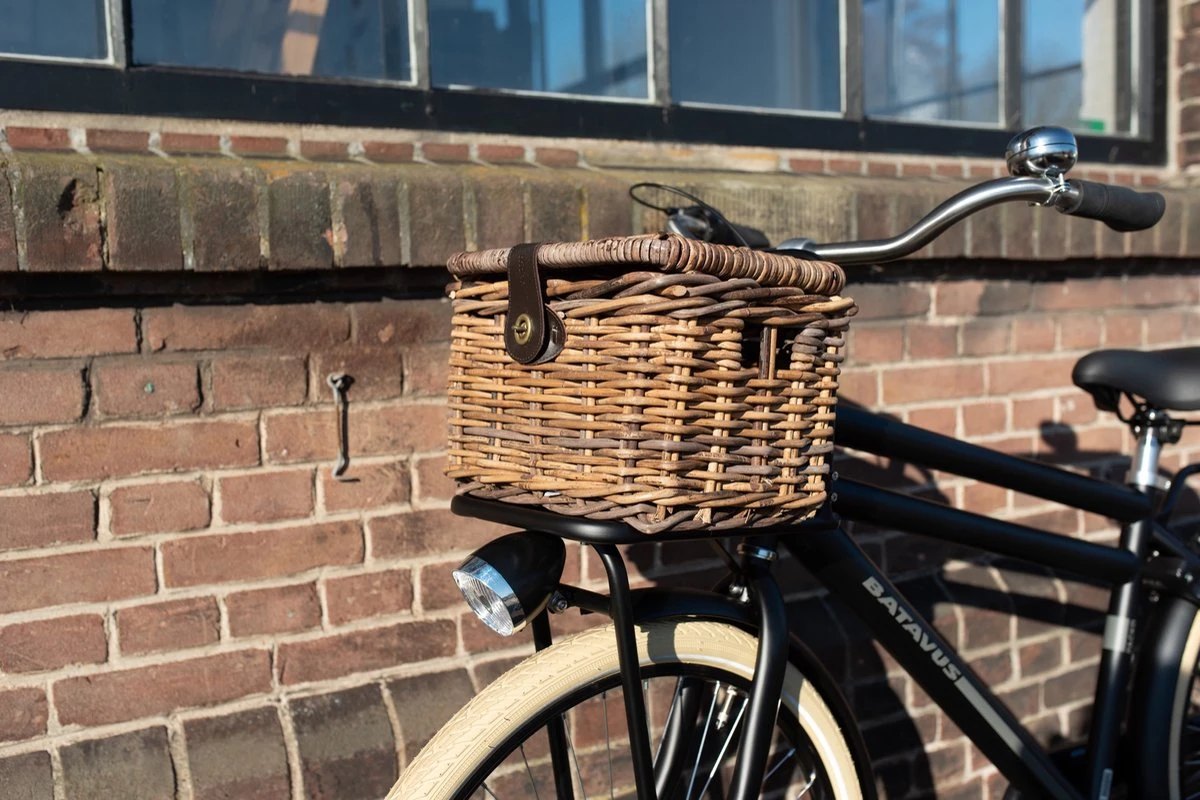 Fastrider Sera Rotan Fietsmand - Bruin - 8L - Handgemaakt - Met Klep 8 Fastrider Sera Rotan Fietsmand - Bruin - 8L - Handgemaakt - Met Klep – Image 8