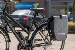 De HikeMeister® Luxe Waterdichte Enkele 20 Liter Fietstas – Grijs – Met Reflectie Veiligheid – 100% Waterdicht 9 De HikeMeister® Luxe Waterdichte Enkele 20 Liter Fietstas – Grijs – Met Reflectie Veiligheid – 100% Waterdicht -Velo Pour Tous 1200x804 13