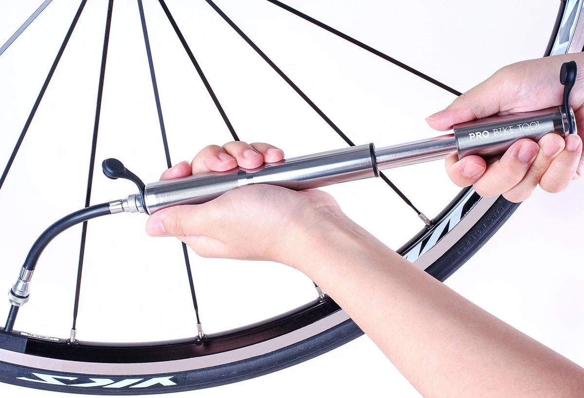 PRO BIKE TOOL Mini Luchtpomp Fiets, Fietspomp Voor Alle Ventielen (Presta & Schrader), Hoge Druk Tot 6,9 Bar / 100 PSI, Betrouwbare, Compacte & Lichtgewicht Framepomp, Pomp Voor Racefiets & Mountainbike. 5 PRO BIKE TOOL Mini Luchtpomp Fiets, Fietspomp Voor Alle Ventielen (Presta & Schrader), Hoge Druk Tot 6,9 Bar / 100 PSI, Betrouwbare, Compacte & Lichtgewicht Framepomp, Pomp Voor Racefiets & Mountainbike. – Image 5