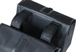 Basil Urban Dry Dubbele Fietstas - Zwart - 50 Liter -Velo Pour Tous 1200x837 5