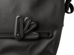 AGU Clean Enkele Fietstas Shelter Medium - Zwart - 17 L - Waterdicht - KLICKfix Module Rail -Velo Pour Tous 1200x882 7