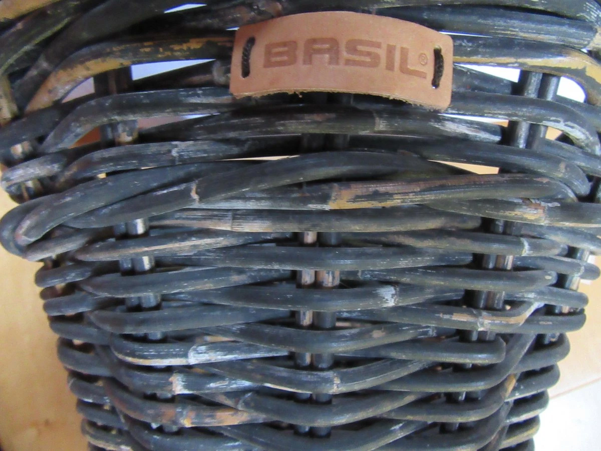 Basil Darcy L Fietsmand - Voor - Rotan - Inclusief Riempjes - Zwart Melee 6 Basil Darcy L Fietsmand - Voor - Rotan - Inclusief Riempjes - Zwart Melee – Image 6