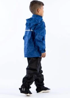 Ralka Regenpak Junior - Irma - Blauw - 176 31 Ralka Regenpak Junior - Irma - Blauw - 176 -Velo Pour Tous 863x1200 1