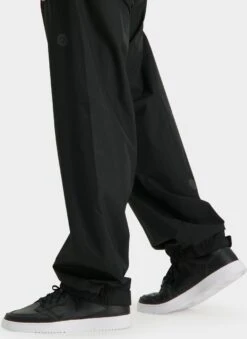 AGU GO Regenbroek Essential Unisex - Zwart - S - Dames & Heren - Waterdicht & Ademend 20 AGU GO Regenbroek Essential Unisex - Zwart - S - Dames & Heren - Waterdicht & Ademend -Velo Pour Tous 875x1200 3