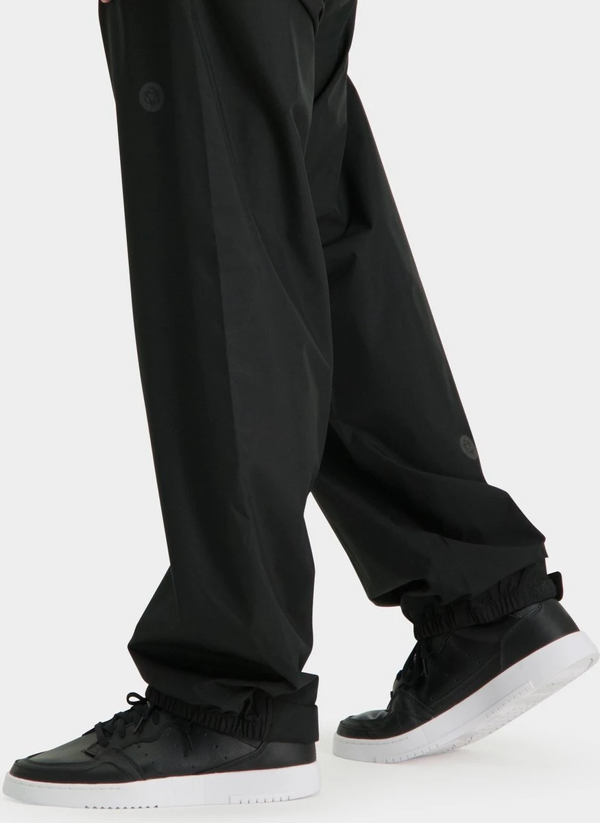 AGU GO Regenbroek Essential Unisex - Zwart - S - Dames & Heren - Waterdicht & Ademend 9 AGU GO Regenbroek Essential Unisex - Zwart - S - Dames & Heren - Waterdicht & Ademend – Image 9